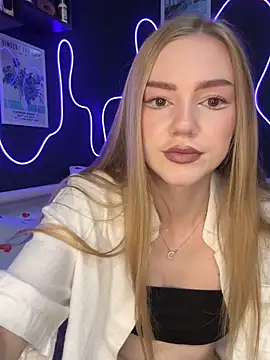 MilaMoone online show from October 19, 2025, 9:12 am