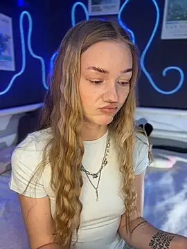 MilaMoone online show from April 23, 2026, 12:29 pm