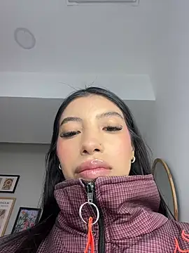 Tiffany Low online show from May 21, 2026, 12:13 pm
