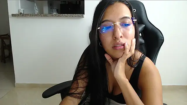 Valerygomez02 online show from May 6, 2026, 8:24 pm