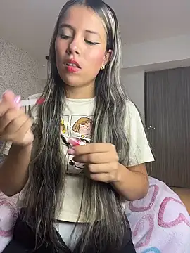 EMILIIA RICHTER   online show from November 11, 2025, 5:19 pm