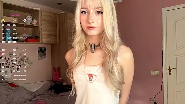 FridaAaberg online show from November 16, 2025, 7:02 am