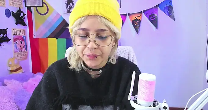 Snapshot of NekoWaifu chatting on October 25, 2025, 1:12 pm NekoWaifu online show from October 25, 2025, 1:12 pm