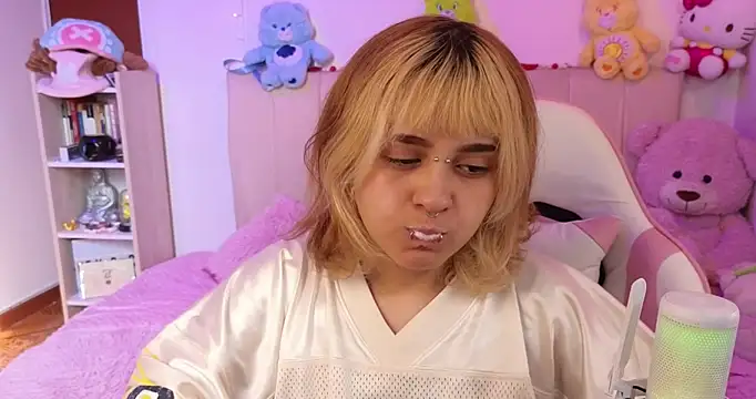 NekoWaifu online show from March 3, 2026, 1:29 pm