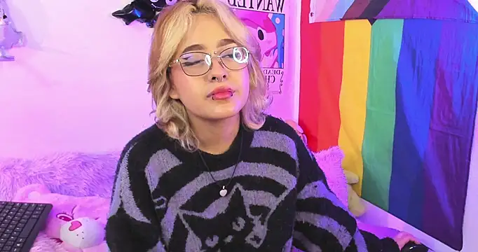 Snapshot of NekoWaifu chatting on October 21, 2025, 1:10 pm NekoWaifu online show from October 21, 2025, 1:10 pm