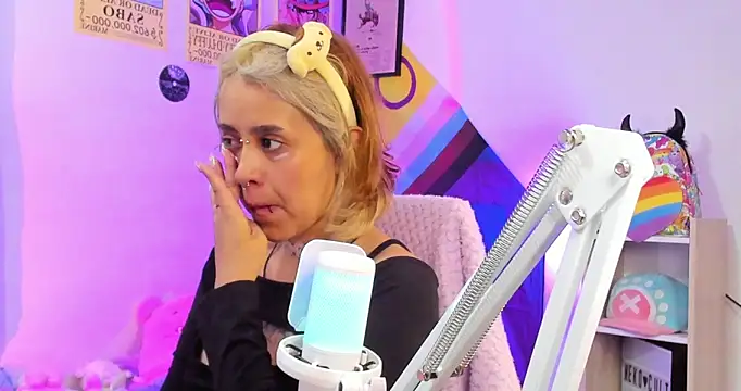 Snapshot of NekoWaifu chatting on September 27, 2025, 1:28 pm NekoWaifu online show from September 27, 2025, 1:28 pm