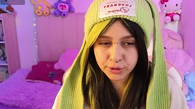 Snapshot of NekoWaifu chatting on May 26, 2026, 3:21 pm NekoWaifu online show from May 26, 2026, 3:21 pm
