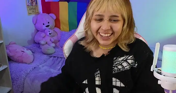 Snapshot of NekoWaifu chatting on February 9, 2026, 2:04 pm NekoWaifu online show from February 9, 2026, 2:04 pm