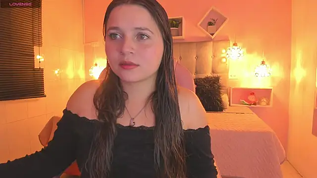 Snapshot of sophiee09_ chatting on February 8, 2026, 3:48 am sophiee09 online show from February 8, 2026, 3:48 am