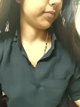 reetika6375 online show from January 18, 2026, 9:13 am