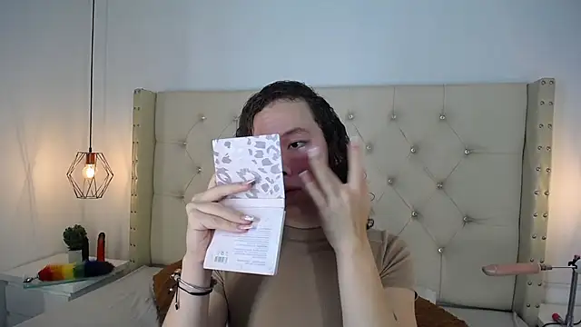 bycandy  online show from November 12, 2025, 12:31 pm