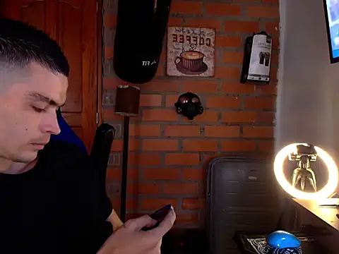 Snapshot of Travis_R chatting on October 10, 2025, 3:57 pm Travis R online show from October 10, 2025, 3:57 pm