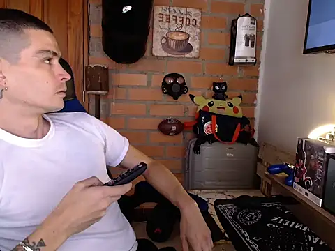 Snapshot of Travis_R chatting on October 26, 2025, 1:22 pm Travis R online show from October 26, 2025, 1:22 pm