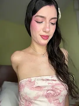 Emily-hottson online show from July 19, 2026, 11:23 pm
