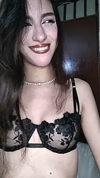 Emily-hottson online show from December 19, 2025, 3:43 am