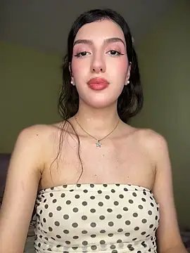 Emily-hottson online show from July 10, 2026, 2:44 am