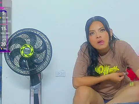 Mia Doll01 online show from October 21, 2025, 1:05 am
