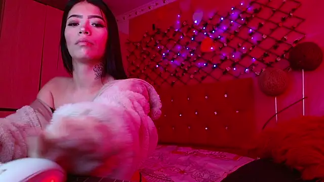 Zoe kler online show from November 4, 2025, 7:50 pm