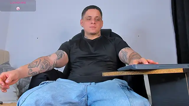 Snapshot of denis_munera chatting on October 2, 2025, 9:40 pm denis munera online show from October 2, 2025, 9:40 pm