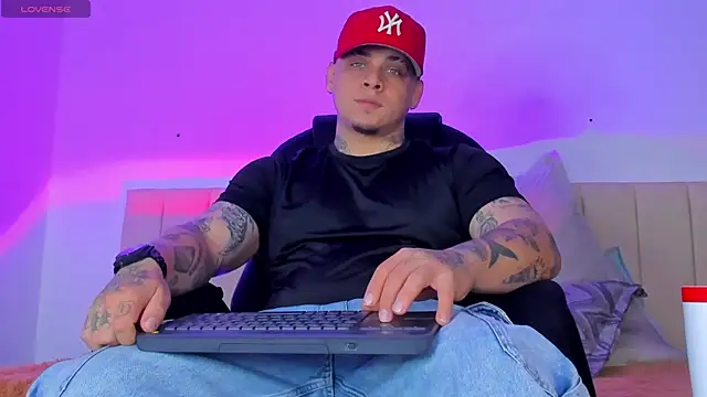Snapshot of denis_munera chatting on September 18, 2025, 12:08 pm denis munera online show from September 18, 2025, 12:08 pm