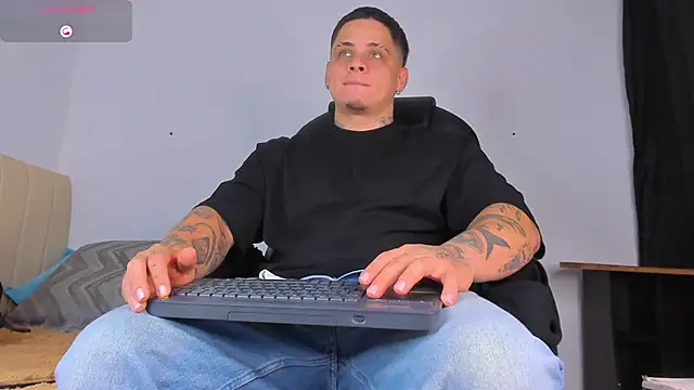 Snapshot of denis_munera chatting on October 9, 2025, 9:32 am denis munera online show from October 9, 2025, 9:32 am
