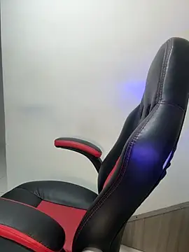 Isa klein online show from November 11, 2025, 3:23 am