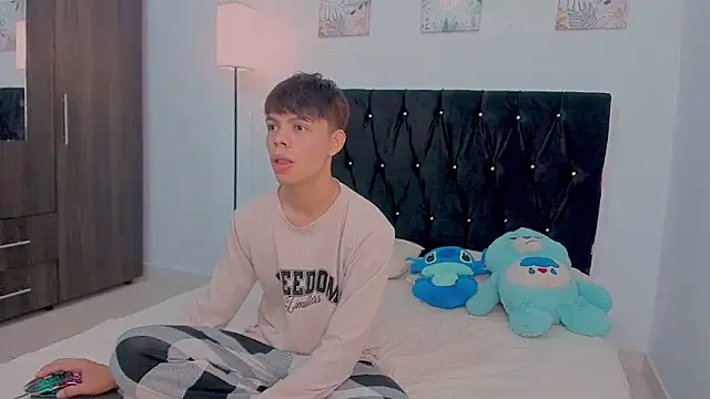 Zacktorres  online show from October 30, 2025, 7:44 pm