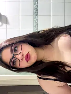 Snapshot of Cherry_kissxx chatting on October 21, 2025, 11:48 pm Cherry kissxx online show from October 21, 2025, 11:48 pm