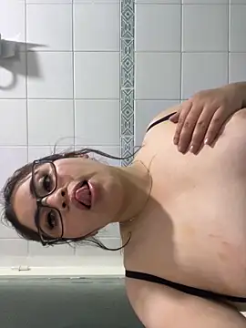 Snapshot of Cherry_kissxx chatting on October 19, 2025, 3:31 am Cherry kissxx online show from October 19, 2025, 3:31 am