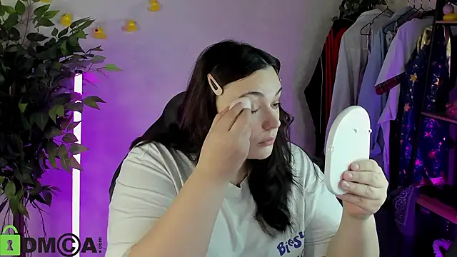 Snapshot of Mia_R0ss chatting on February 5, 2026, 11:11 pm Mia R0ss online show from February 5, 2026, 11:11 pm