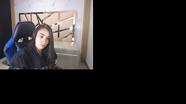 Snapshot of Maily_a_ chatting on December 16, 2025, 3:44 am Maily a online show from December 16, 2025, 3:44 am