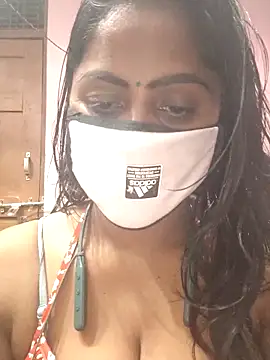 Jasmine Januja online show from November 27, 2025, 7:03 pm