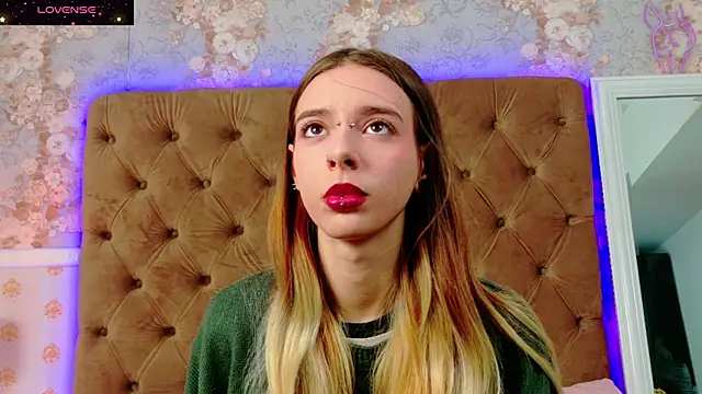 CoraVex online show from November 24, 2025, 5:07 am