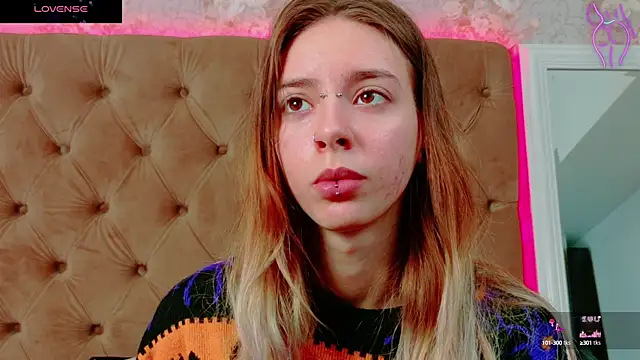 CoraVex online show from November 3, 2025, 5:01 am