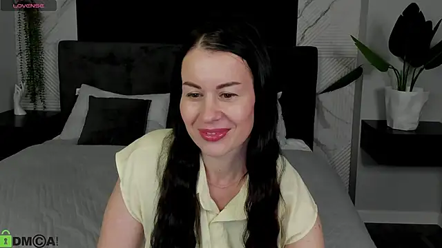 Stella Leon online show from October 13, 2025, 1:07 am