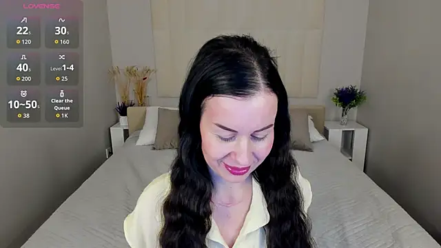 Stella Leon online show from October 18, 2025, 1:07 am