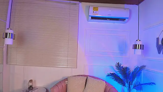 Snapshot of alessia_moon1 chatting on November 4, 2025, 12:53 pm alessia moon1 online show from November 4, 2025, 12:53 pm