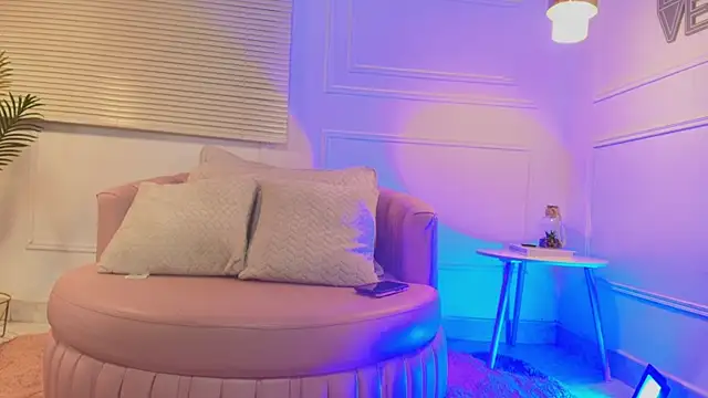 Snapshot of alessia_moon1 chatting on November 14, 2025, 12:20 pm alessia moon1 online show from November 14, 2025, 12:20 pm