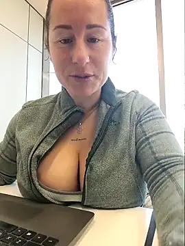 bichota85 online show from February 23, 2026, 10:49 am