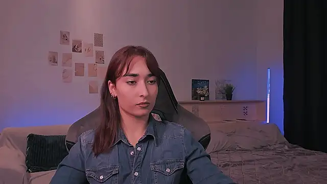yourfitoviolett online show from October 18, 2025, 6:32 pm