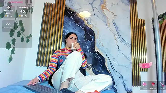 brittanyy20 online show from October 15, 2025, 9:39 am