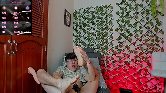 bellmontneon online show from December 5, 2025, 11:42 am