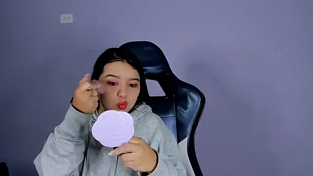 LunaWiill  online show from December 5, 2025, 12:15 pm