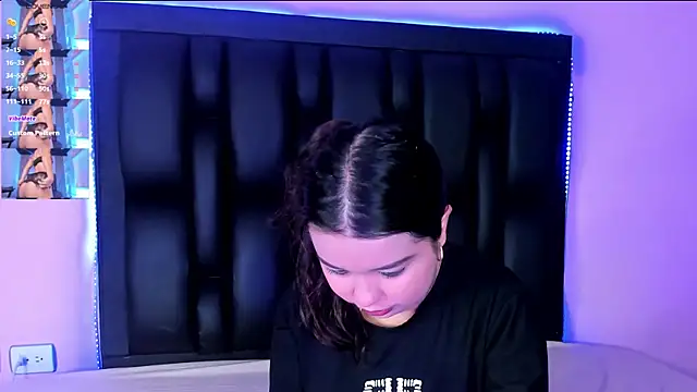 LunaWiill  online show from November 5, 2025, 12:08 pm