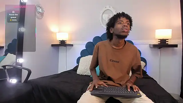 AllexJacob online show from October 21, 2025, 1:21 pm