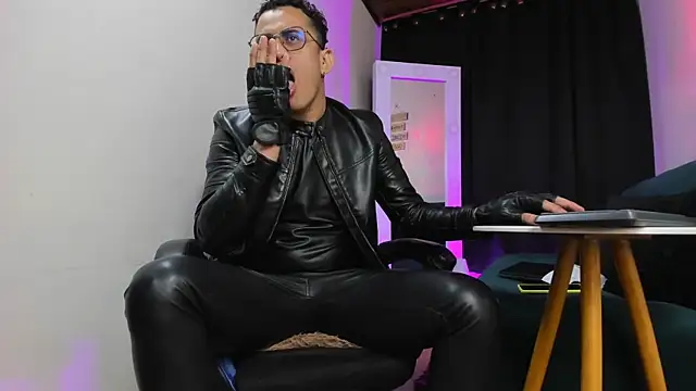 Charliejones  online show from November 15, 2025, 7:01 am