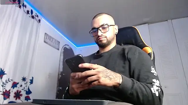 Chrys harris77 online show from December 16, 2025, 11:42 pm