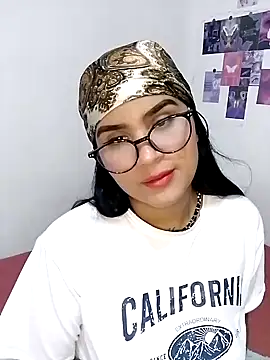 Snapshot of Renata_Zoe chatting on September 27, 2025, 1:23 am Renata Zoe online show from September 27, 2025, 1:23 am