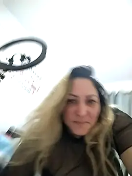 Lunita86 online show from October 31, 2025, 2:30 am