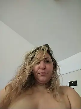 Lunita86 online show from June 6, 2026, 1:38 pm